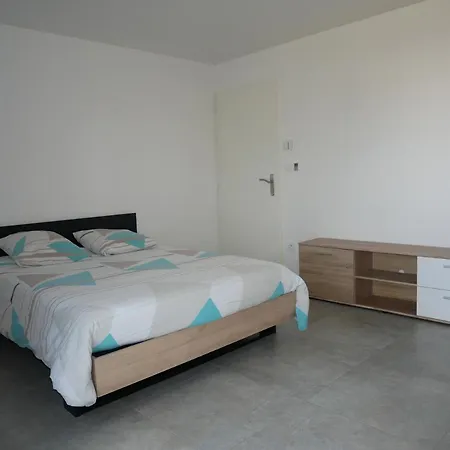 Lumineux Avec Terrasse لا روش سور يو